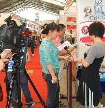 展会现场接受采访